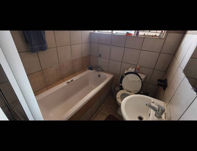 3 BEDROOM APARTMENT FOR SALE IN RUSTENBURG CENTRAL
